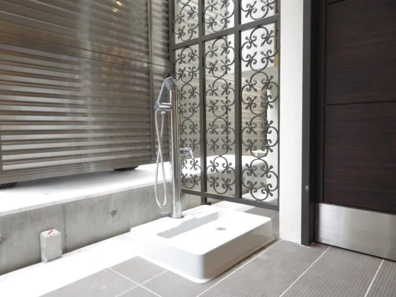 Kate Monzen - Exterior - ["Interior design", "Flooring", "Composite material"]