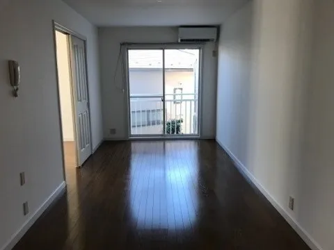 Ks Flat - Interior - ["Building", "Window", "Door"]