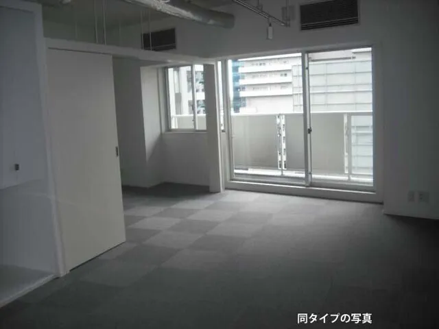 Comforia Shibaura Bauhaus - Interior - ["Floor", "Flooring", "Apartment"]