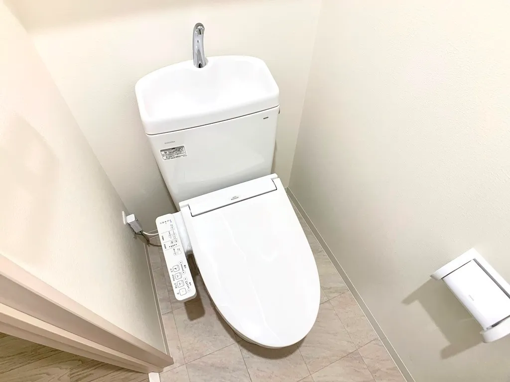 Primal Tsukishima - Interior - ["Toilet", "Toilet seat", "Bathroom"]