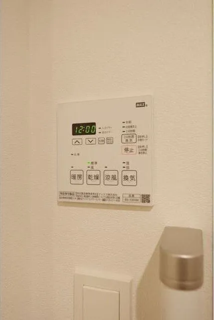 Zinnia Fudomae - Interior - ["Paper towel", "Gas", "Toilet paper"]
