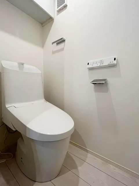 CASA GRAZIE Ikebukuro - Interior - ["Toilet seat", "Toilet", "Plumbing fixture"]