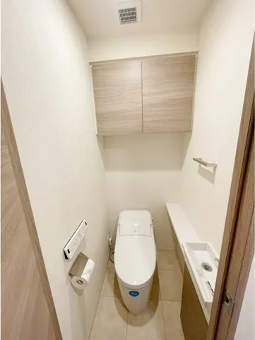 Ragdia Shiba Park - Interior - ["Toilet seat", "Plumbing fixture", "Flooring"]