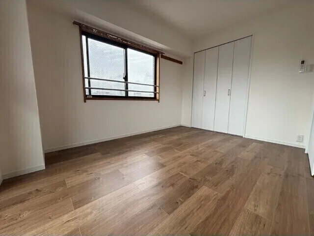 Crescent Oshima - Interior - ["Wood flooring", "Flooring", "Floor"]