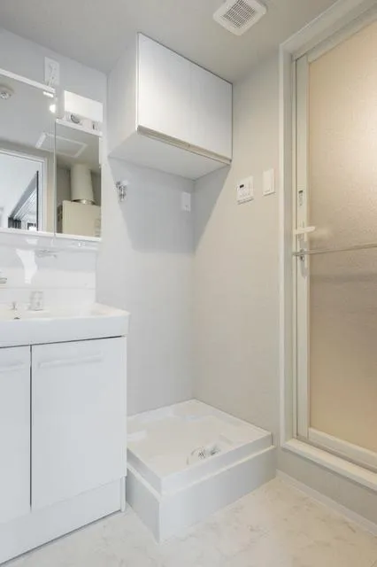Zweite Kotake Mukaihara - Interior - ["Bathroom cabinet", "Sink", "Building"]
