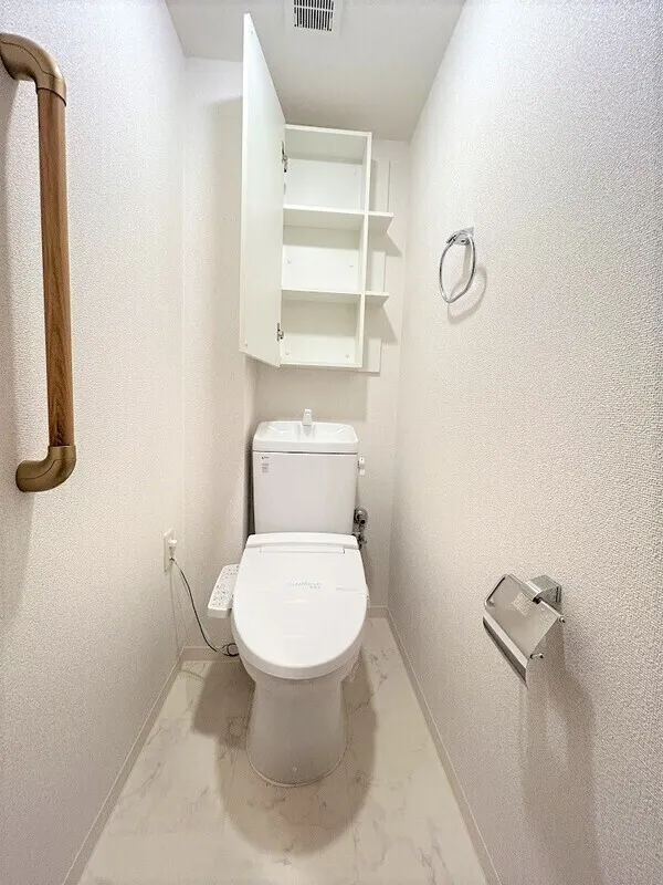 Esty Maison Toyosu Residence - Interior - ["Toilet seat", "Plumbing fixture", "Flooring"]