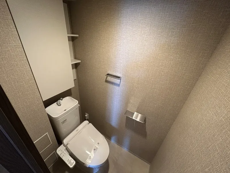 Primal Nerima Toshimaen - Interior - ["Toilet seat", "Toilet", "Flooring"]
