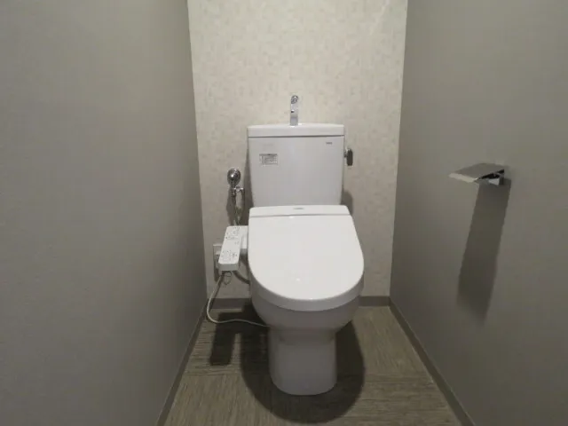 Castalia Meguro - Interior - ["Toilet seat", "Toilet", "Plumbing fixture"]
