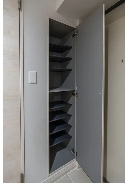 Comforia Kita-Ikebukuro - Interior - ["Fixture", "Cabinetry", "Shelving"]
