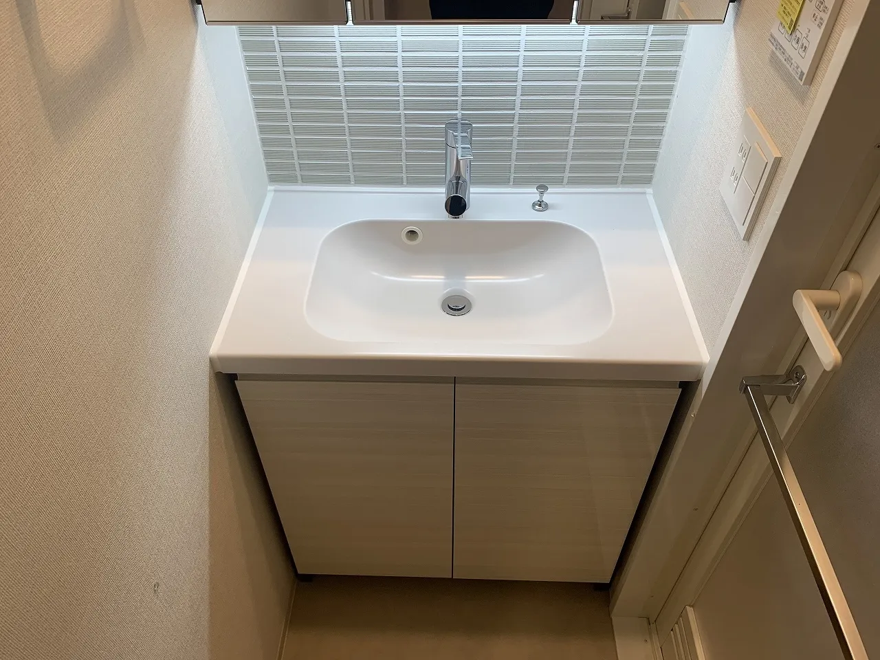Gran Casa Oshima - Interior - ["Flooring", "Floor", "Bathroom cabinet"]