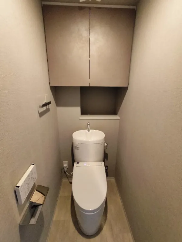 Season Flats Shin-Okachimachi East - Interior - ["Toilet seat", "Toilet", "Flooring"]