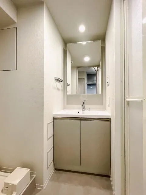 Brookside Residence Kiba - Interior - ["Flooring", "Floor", "Ceiling"]