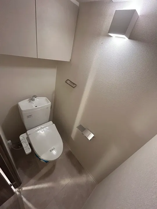Eslead Residence Osaka Tanimachi The Marks - Interior - ["Toilet seat", "Flooring", "Toilet"]