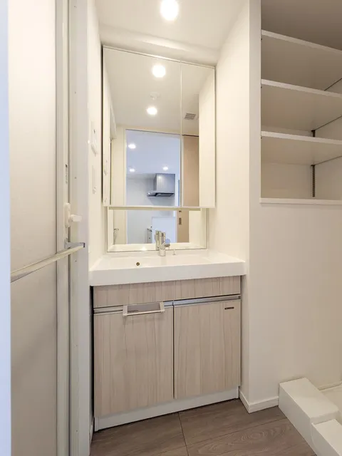 RJR Precia Kamata - Interior - ["Flooring", "Floor", "Interior design"]