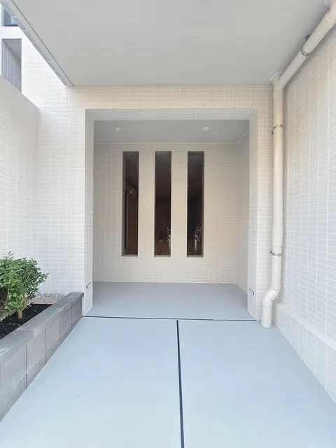 Composite Yoyogi - Exterior - ["Building", "Window", "Plant"]