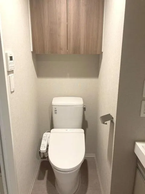 Urbanex Fukagawa Kiba - Interior - ["Brown", "Toilet seat", "Toilet"]