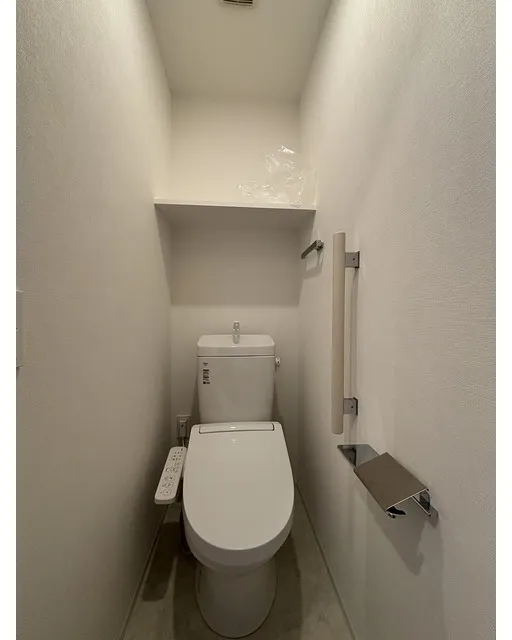 Clarity Ueno Inaricho - Interior - ["Toilet seat", "Toilet", "Plumbing fixture"]