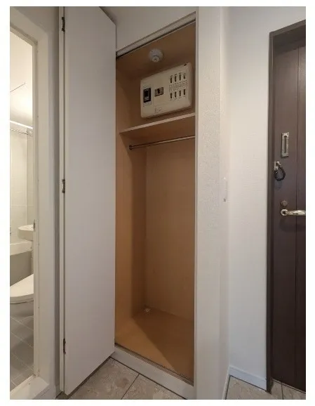 Prime Square City - Interior - ["Fixture", "Door", "Handle"]