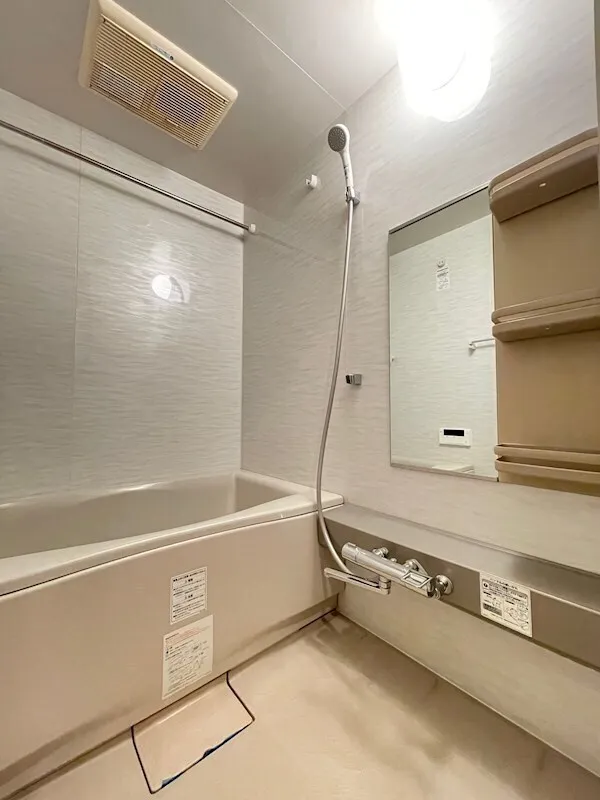 Residia Ueno Ikenohata - Interior - ["Flooring", "Floor", "Ceiling"]