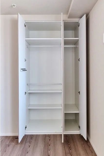Lefon Progres Akabane Marks - Interior - ["Wood", "Flooring", "Cupboard"]