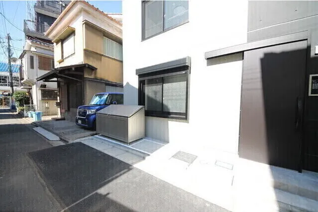 Vista Kitashinagawa - Exterior - ["Building", "Window", "Rectangle"]