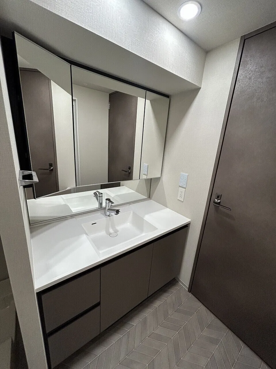 Blanchiesta Kiba - Interior - ["Bathroom Sink", "Bathroom cabinet", "Flooring"]