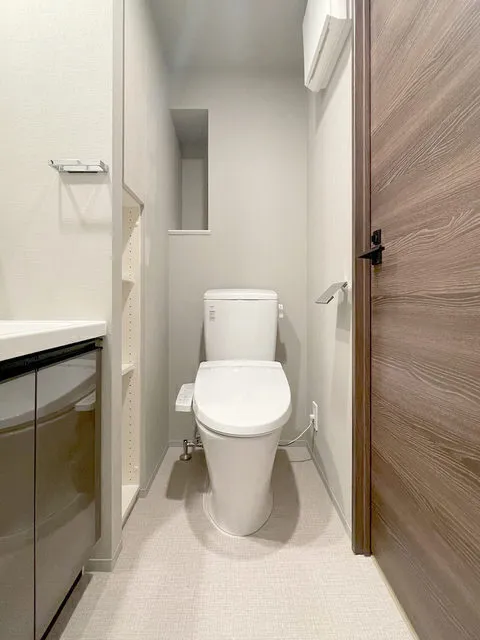 Lefon Progres Monzen Nakamachi Marks - Interior - ["Toilet seat", "Plumbing fixture", "Toilet"]