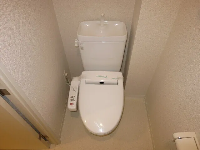 Cerise Monzen-Nakacho - Interior - ["Brown", "Toilet seat", "Toilet"]