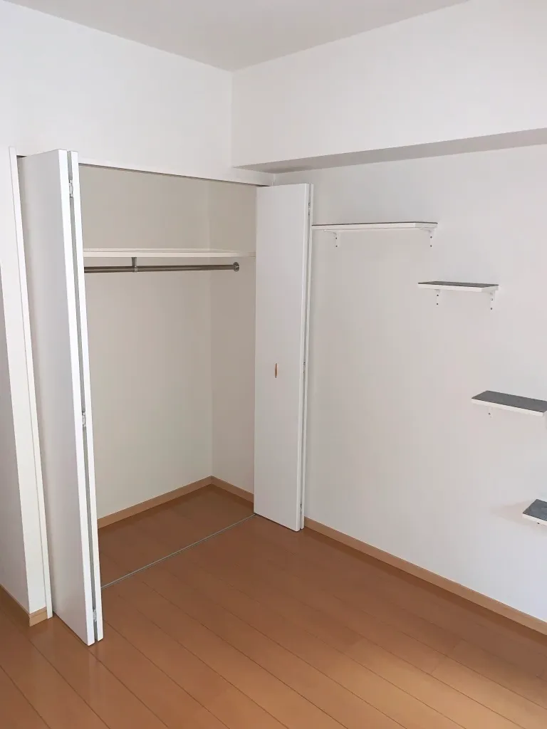 Pacific Court Meguro Minami - Interior - ["Wood", "Flooring", "Floor"]