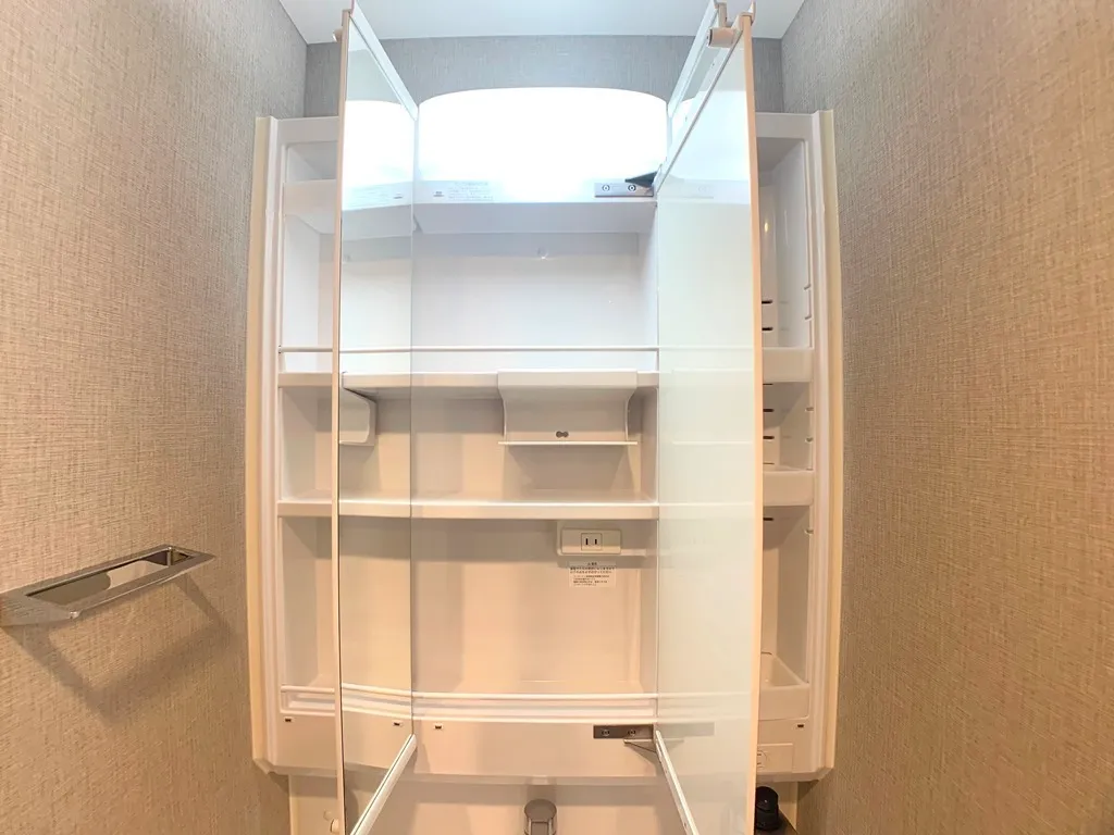 Wilterrace Morishita 3-Chome - Interior - ["Furniture", "Cabinetry", "Shelf"]