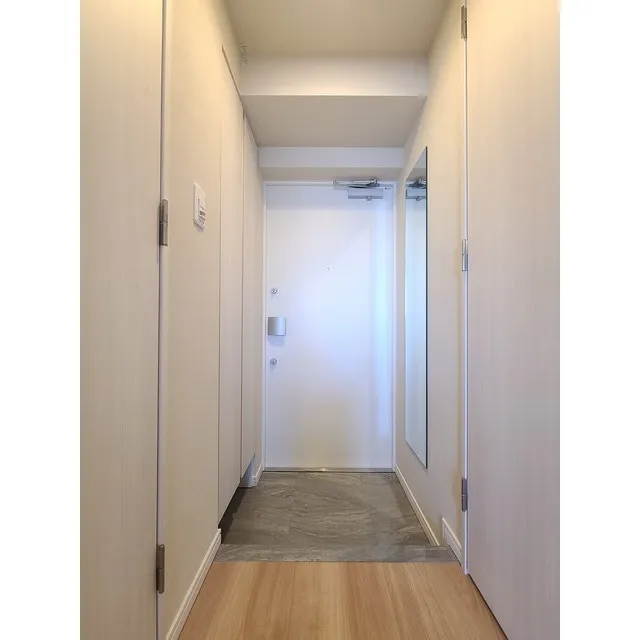 Comforia Higashioi II - Interior - ["Building", "Fixture", "Door"]