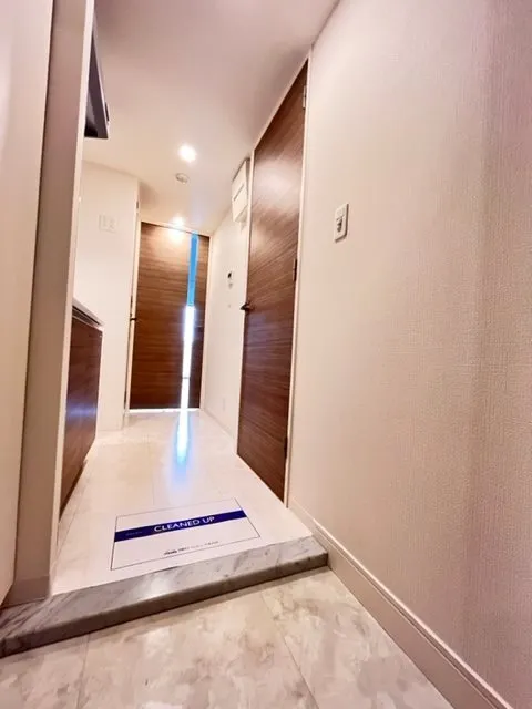 Residia Sangenjaya III - Interior - ["Mirror", "Wood", "Building"]