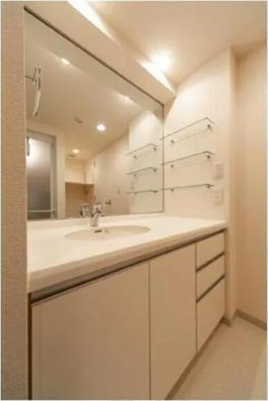 Park Axis  Akasaka Tangozaka - Interior - ["Mirror", "Tap", "Cabinetry"]