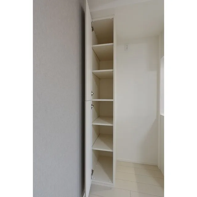 OPEN BLOOM SUMIDA YAHIRO - Interior - ["Shelf", "Shelving", "Rectangle"]