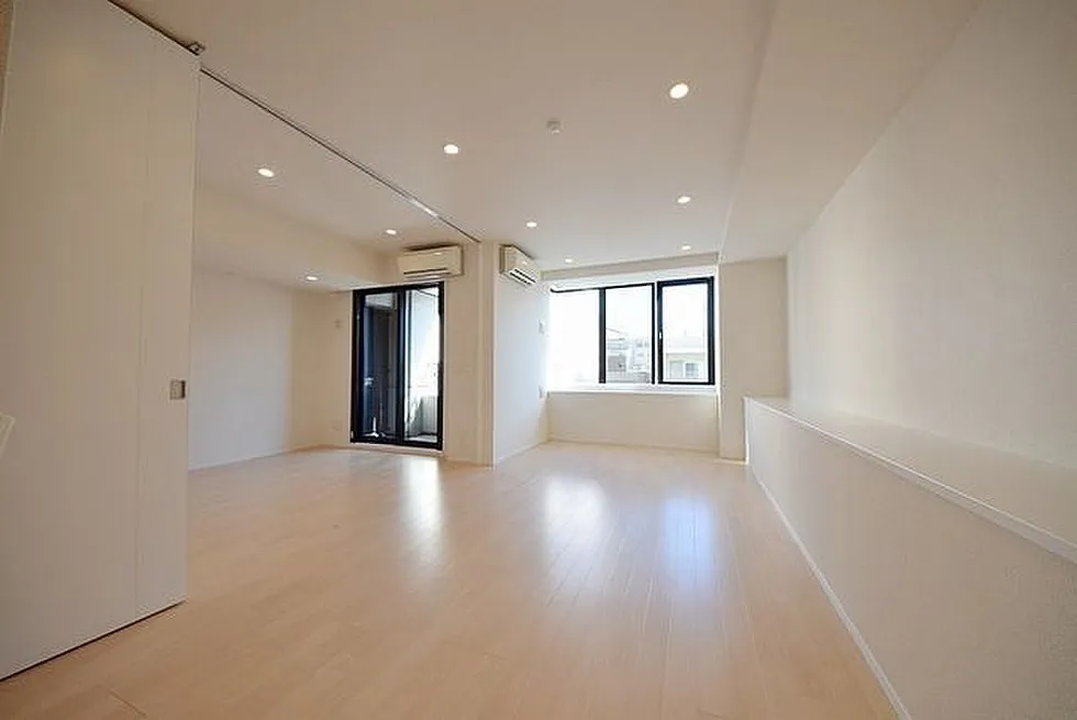 Park Cube Meguro Tower - Interior - ["Window", "Building", "Hall"]