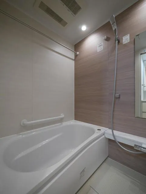 Grand Ciel Minami Aoyama - Interior - ["Bathtub", "Plumbing fixture", "Building"]