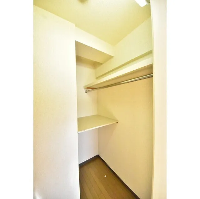 Plaille Hamamatsucho - Interior - ["Building", "Shelving", "Wood"]