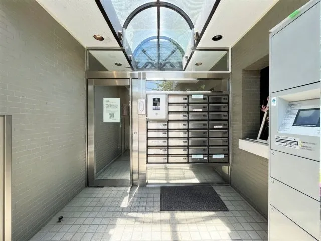 Cosmo Chihaya-Cho - Exterior - ["Composite material", "Glass", "Aluminium"]