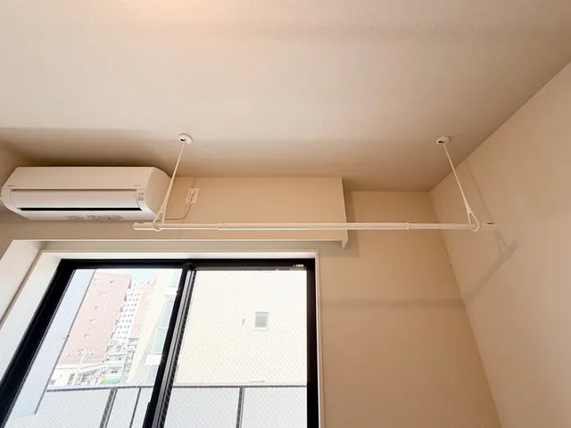 Preasvelta Minowa - Interior - ["Ceiling", "Interior design", "Light fixture"]