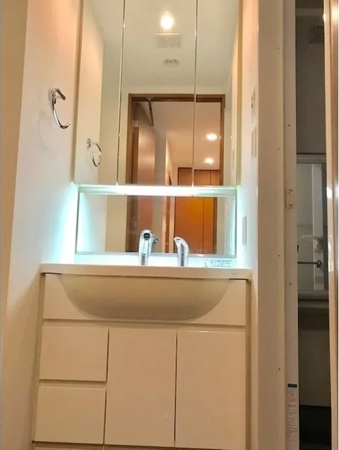 Rivere Ikebukuro - Interior - ["Plumbing fixture", "Bathroom sink", "Architecture"]