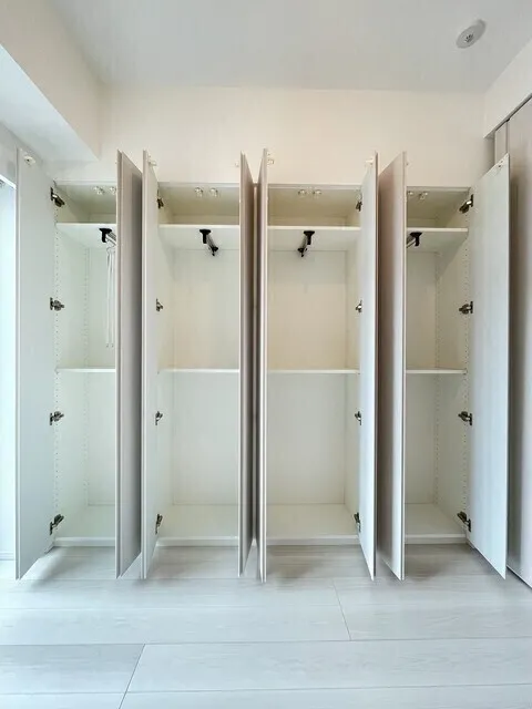 Season Flats Omorinishi - Interior - ["Wood", "Flooring", "Wardrobe"]