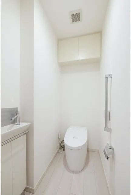 HF Shirokane Takanawa Residence - Interior - ["Flooring", "Floor", "Plumbing fixture"]