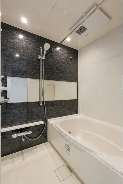 Comforia Liv Bunkyo Gokokuji - Interior - ["Plumbing fixture", "Flooring", "Bathroom"]