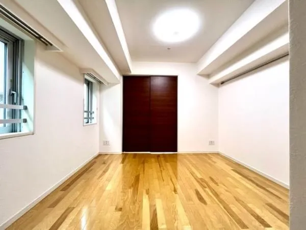 Brillia Ginza Id - Interior - ["Window", "Wood", "Hall"]