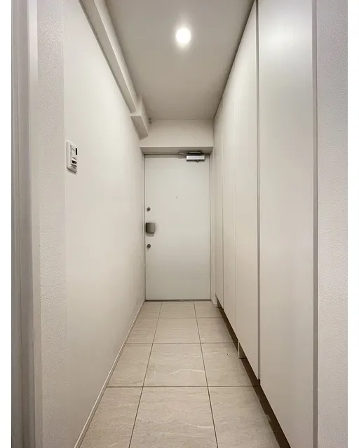 Comforia Nakakasai - Interior - ["Flooring", "Floor", "Ceiling"]