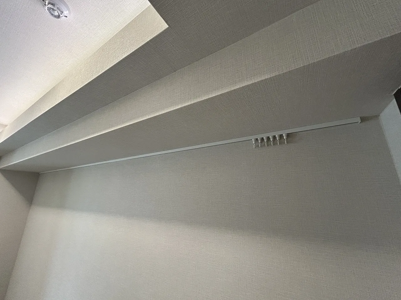 Blanchiesta Kiba - Interior - ["Ceiling", "Grey", "Silver"]