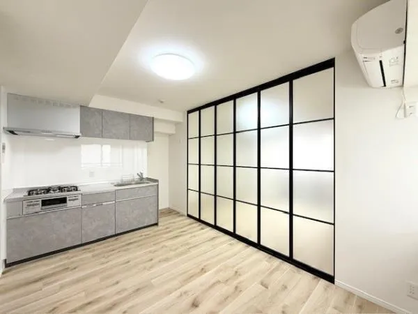 Lier Wakamatsucho - Interior - ["Flooring", "Floor", "Ceiling"]