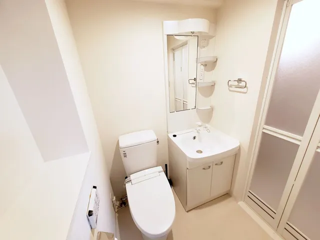 Crevista Kamata - Interior - ["Plumbing fixture", "Flooring", "Floor"]
