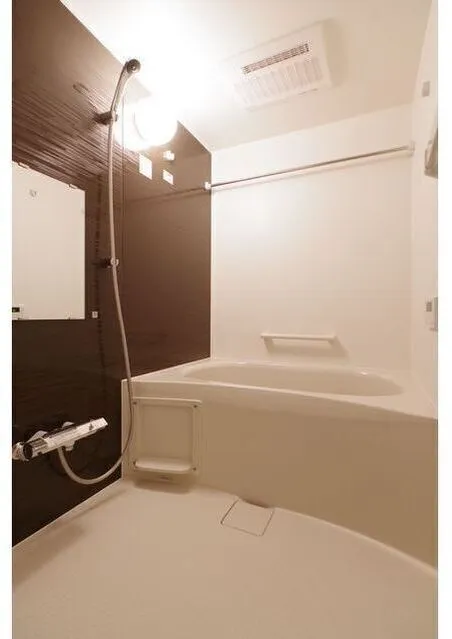 Zinnia Fudomae - Interior - ["Bathtub", "Plumbing fixture", "Tap"]