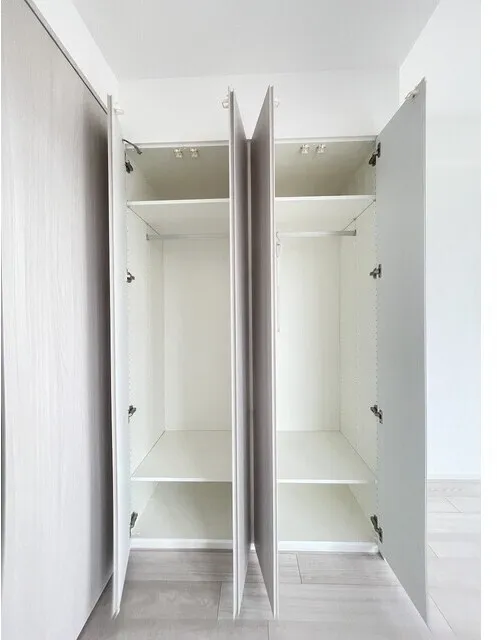 Season Flats Omorinishi - Interior - ["Wood", "Cupboard", "Wardrobe"]